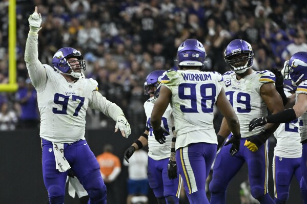 What's the score of outlet the vikings game